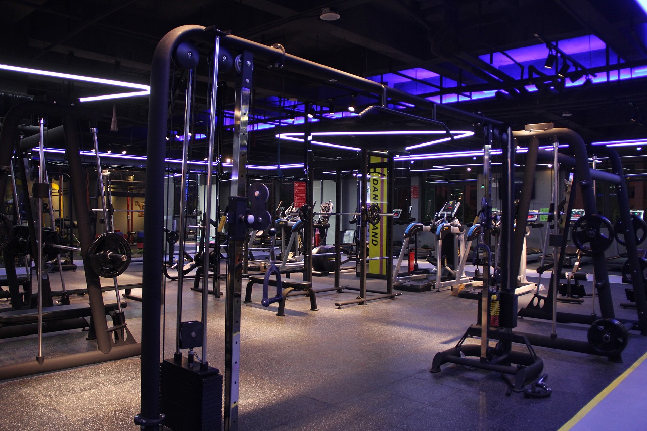 動(dòng)嵐健身深圳寶安健身房加盟店面裝修展示